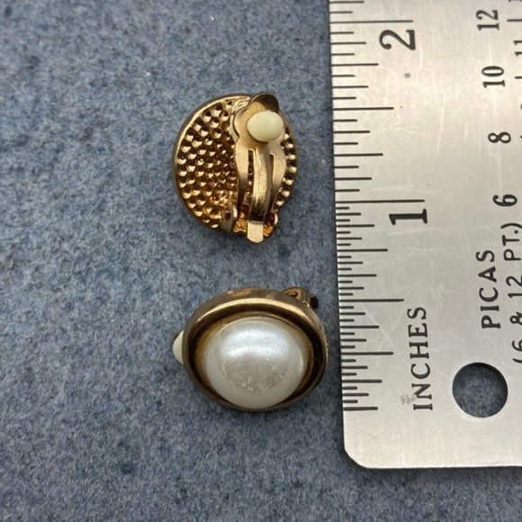 Jaclyn Smith Clip On Earrings As Is Pearl Gold Round Domed Classic Retro Vintage - Picture 7 of 7